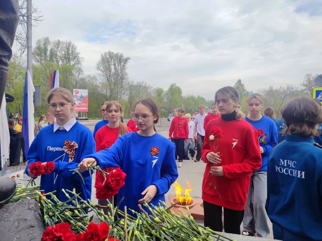 В преддверии Дня Победы в Осинниках прошёл автопробег 🇷🇺  Каждый год накануне 9 мая автомобилисты в 