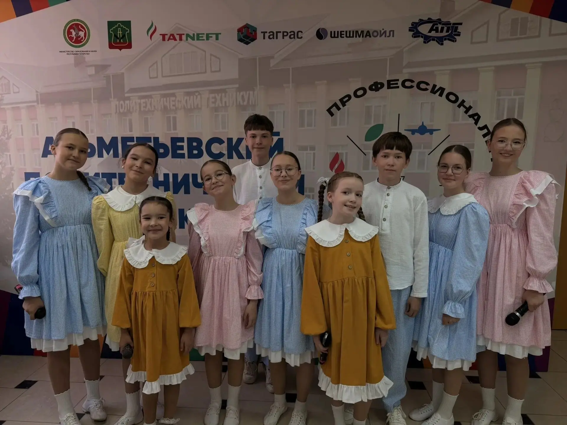 28 мая в ГАПОУ "Альметьевский политехнический техникум" вокальный коллектив «Пестрая ко...