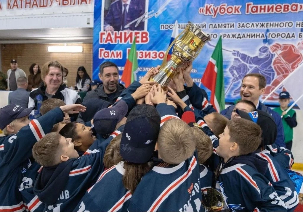 Сборная легенд нашего хоккея приняла участие в гала-матче Кубка имени Гали Ганиева в Ба...