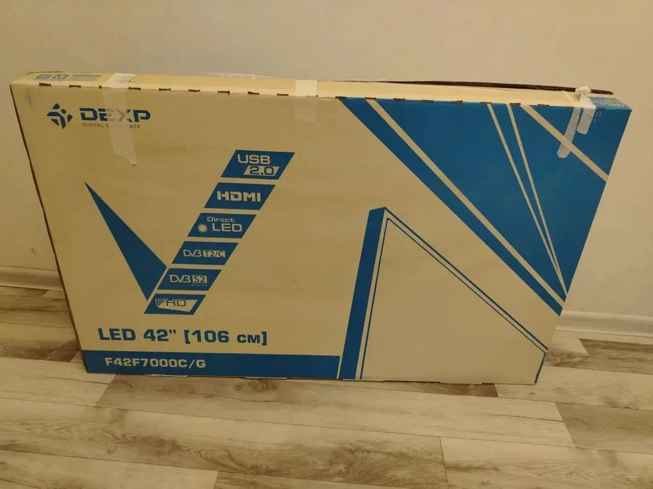 Продам телевизор DEXP 42', состояние отличное, без дефектов. Цена 10000.