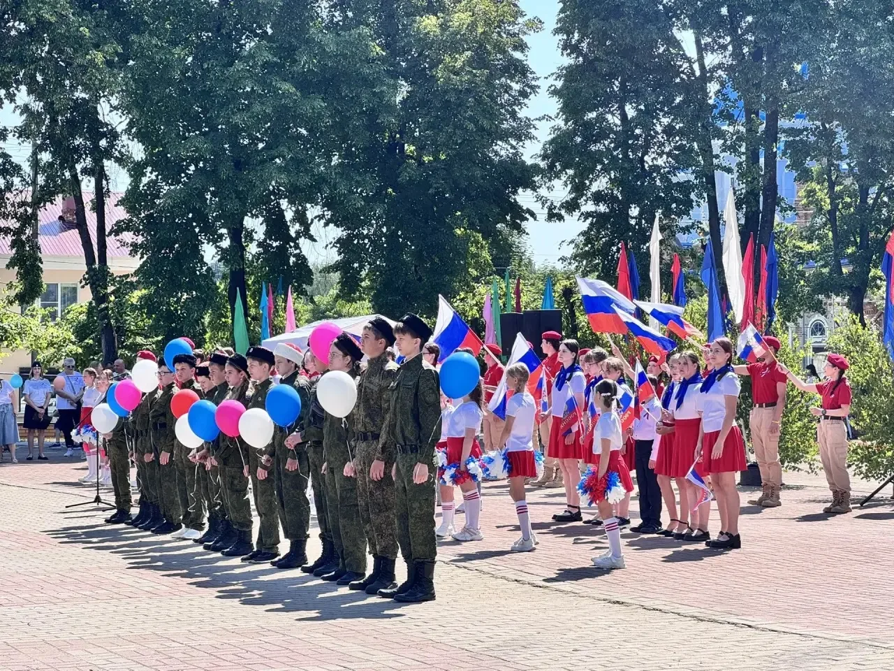 🇷🇺 «Мы вместе»🇷🇺

12 июня на городской площади отметили День России яркой программой «Мы вместе»