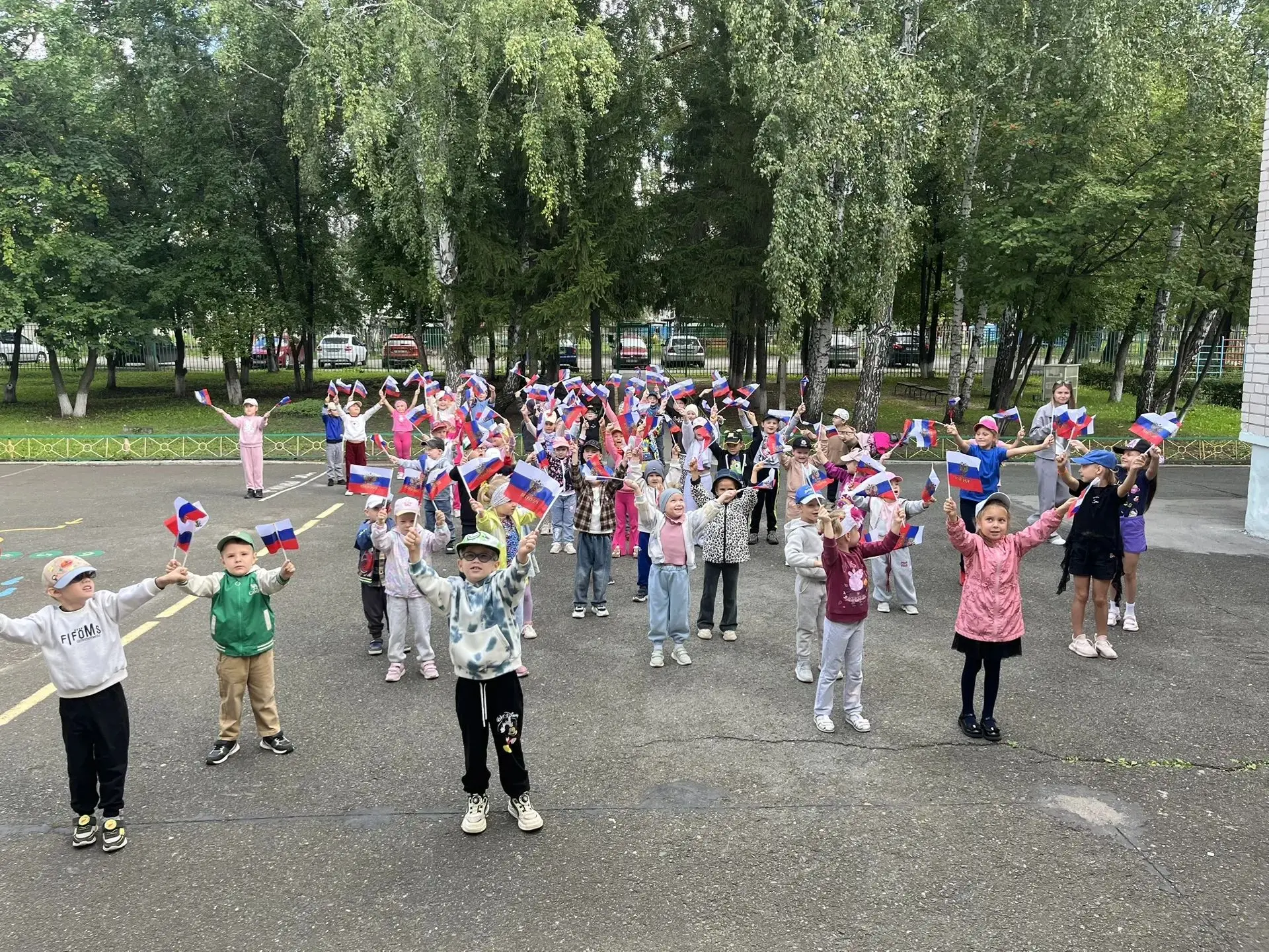 🎉 Гордимся Родиной вместе: праздник в честь Дня Государственного флага России! 🎉