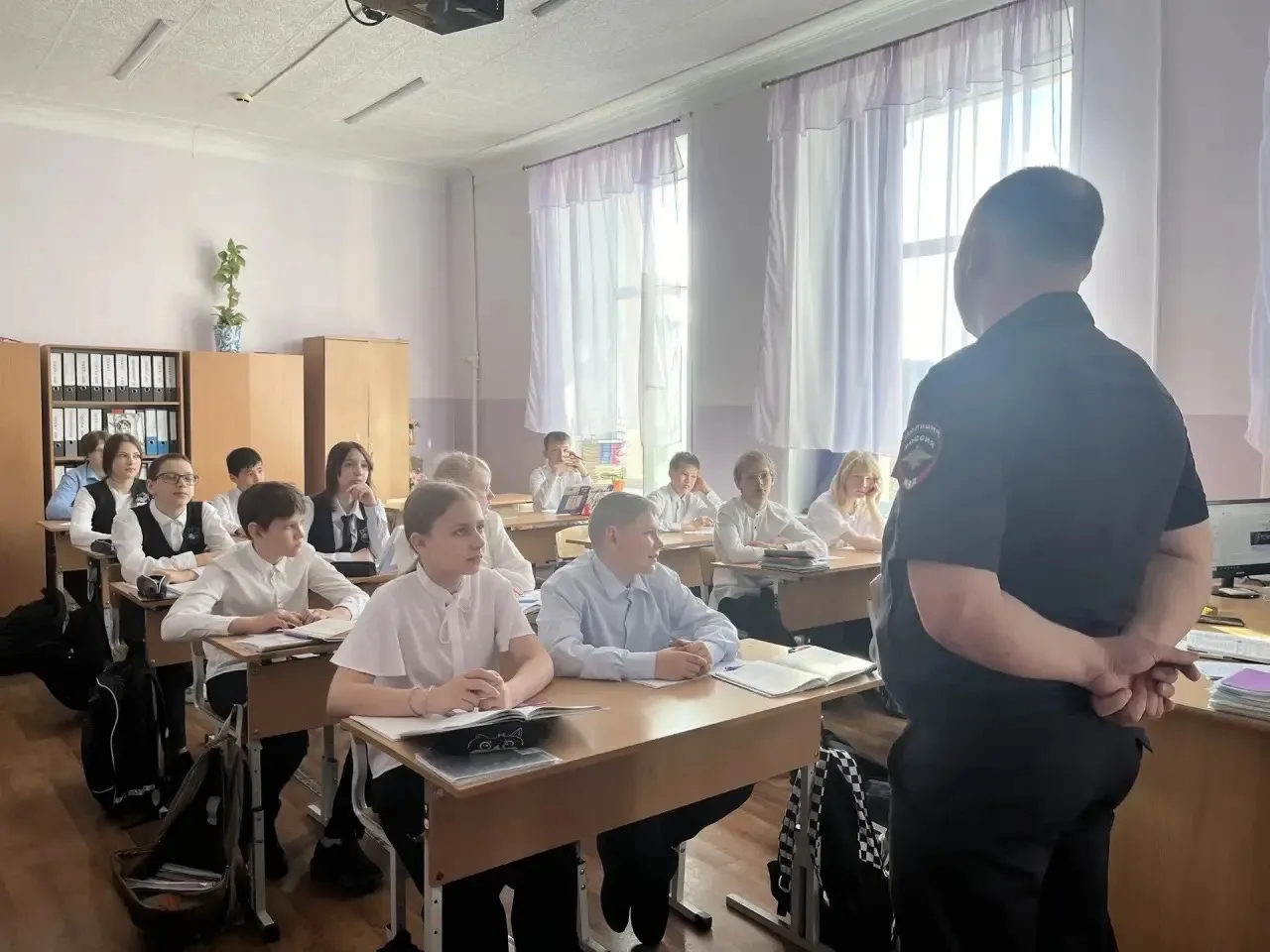 👮🏻‍♀️Полиция Еманжелинского округа за «Чистое поколение»!  ➡️В рамках реализации масштабных общеросс