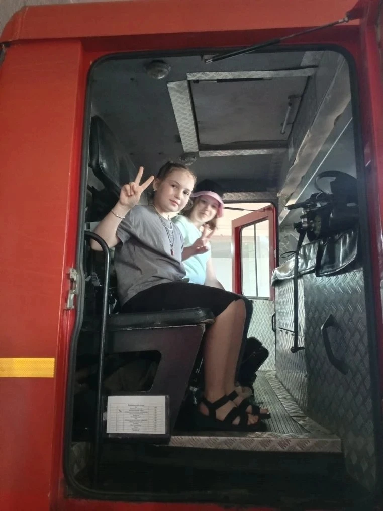 8 июня дети отправились на экскурсию в пожарную часть. Такие экскурсии помогают ребятам ближе познак