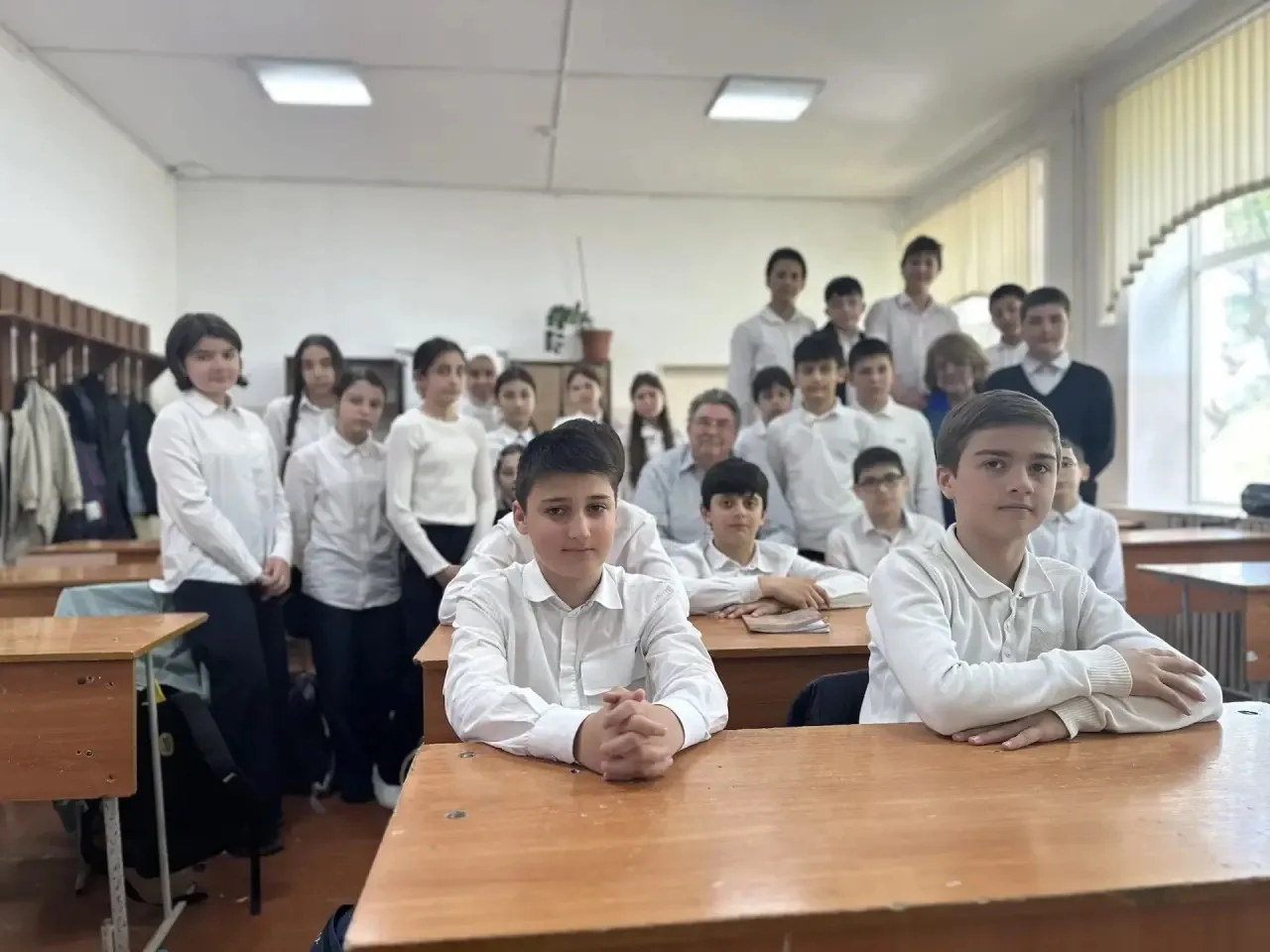 В 6 «В» классе прошёл классный час с Георгием Гаруновом — известным общественным и культурным деятел