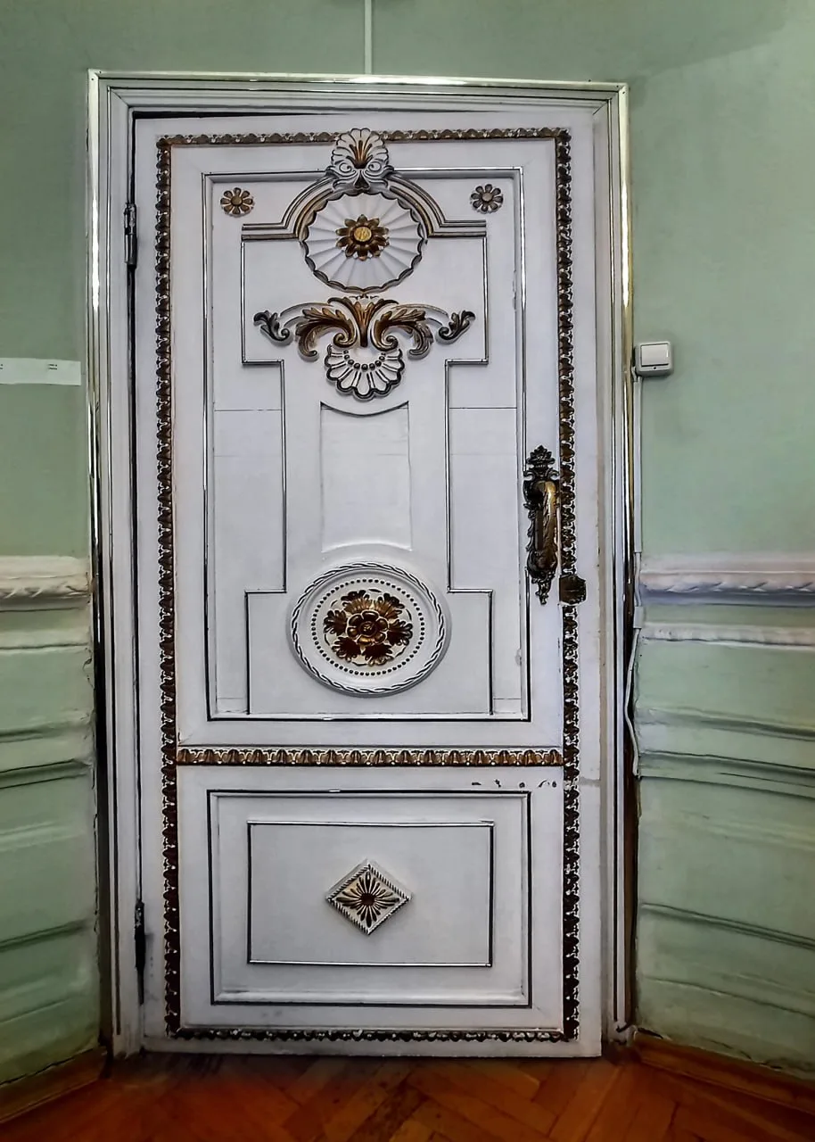 🏛  Жилой дом А.И. Матвеевой #РайонХамовники  📌 Дом был построен в 1875–1880 годах по проекту архитек