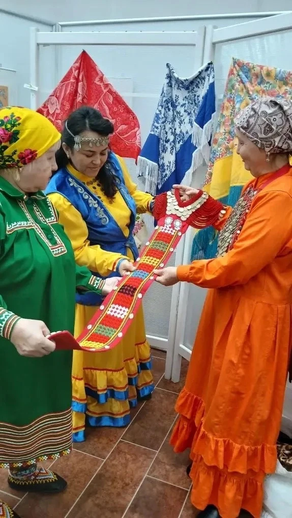 💫В Этнокультурном центре состоялся районный семинар «Свадебный платок». Организатором ...