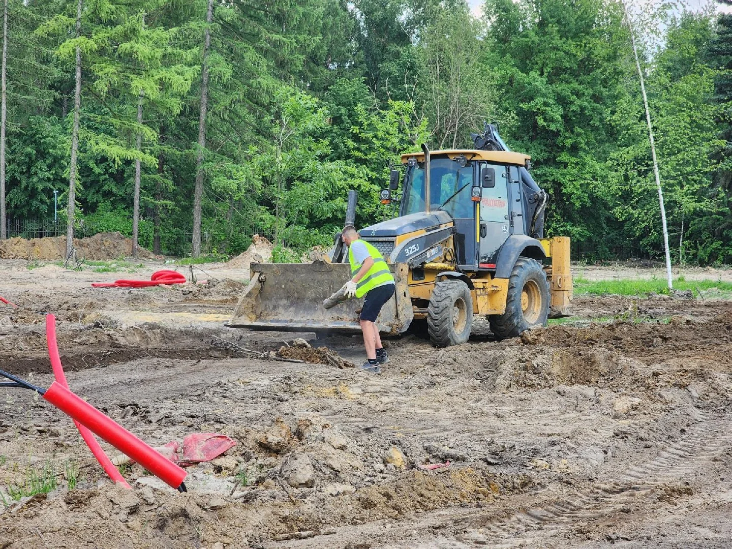 Москворецкий парк благоустроят к 1 сентября

Здесь установят качели, лавочки и беседки, обустроят ба