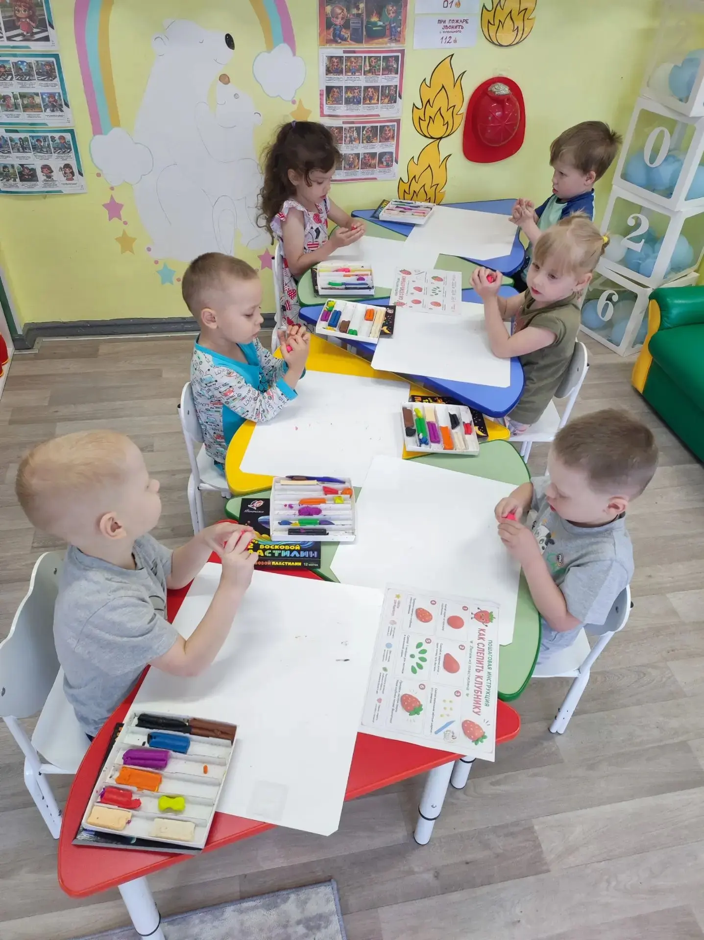 Как слепить аппетитную клубнику из пластилина с малышом? 🍓  

Это простое и увлекательное занятие д