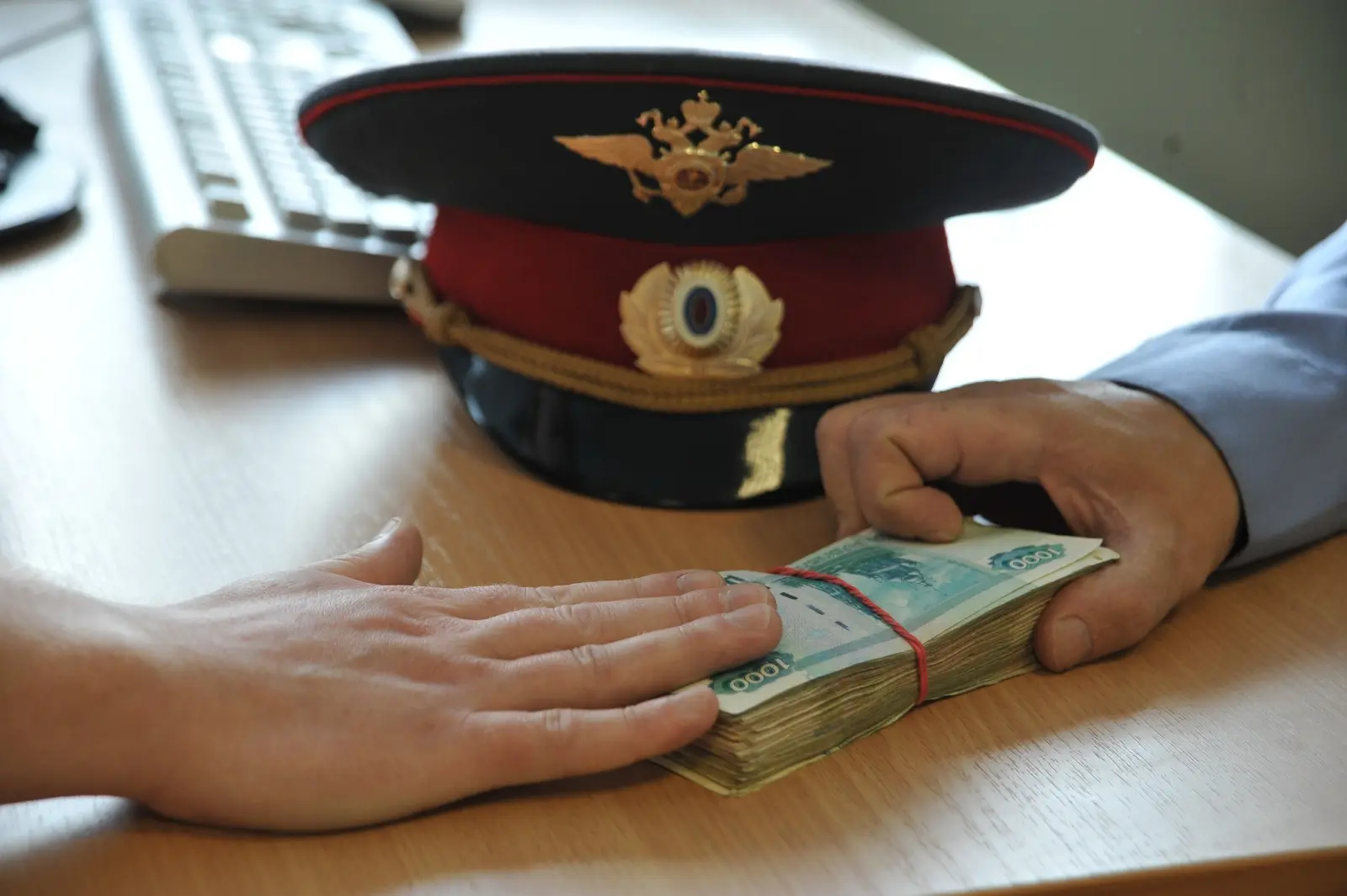 👮 Три года колонии за «ускоренную» регистрацию автомобилей получил бывший инспектор в ...