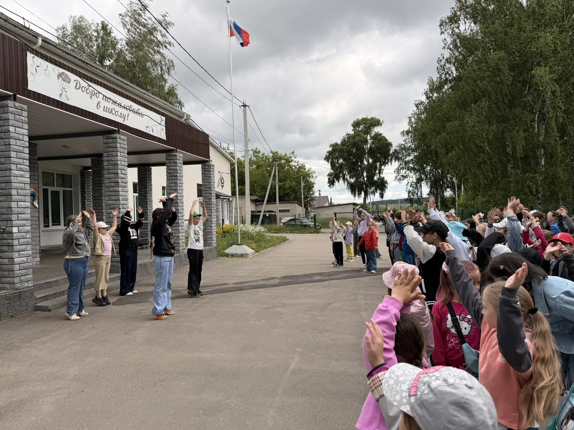 🌈 ЛАГЕРЬ «РАДУГА». ОТРЯДЫ ПЕРВЫХ 🌈

11-й день нашей смены пролетел незаметно!

Сегодняшнее утро на