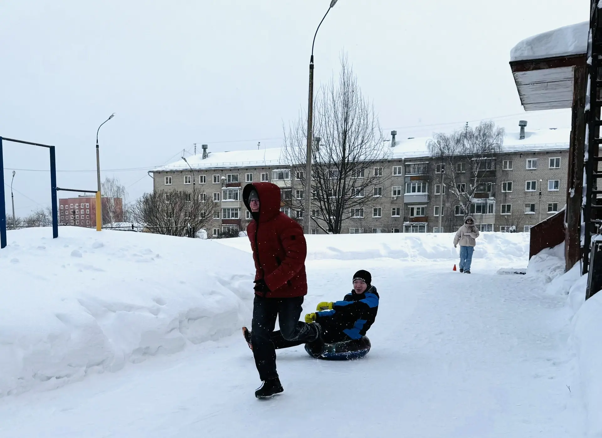 Сегодня наши шестиклассники окунулись в атмосферу настоящих зимних забав! 🎡  🔥 Игра по станциям «Зим
