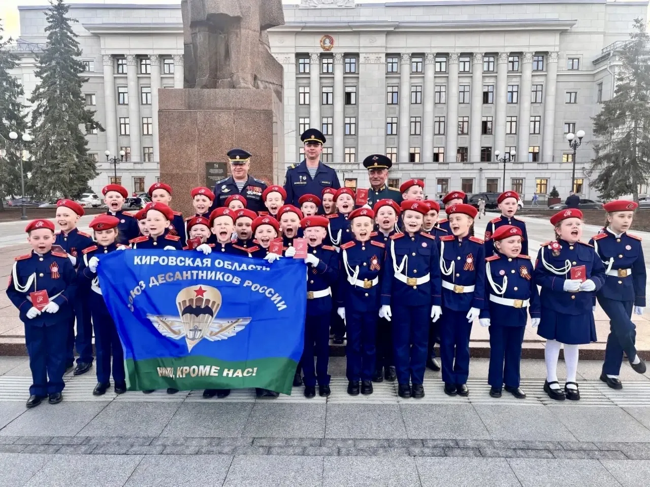 🤩 МЫ – ЮНАРМЕЙЦЫ 🤩  👍 Ученики 1 «А» класса вступили в ряды Юнармии. Поздравляем ребят с важным шагом