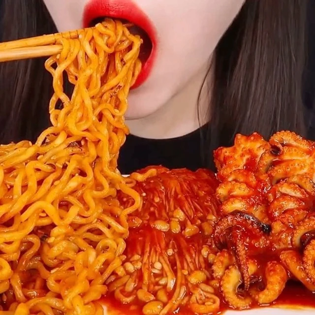 ТЫ ТОЖЕ ЗАЛИПАЕШЬ НА МУКБАНГИ?🤤🎀