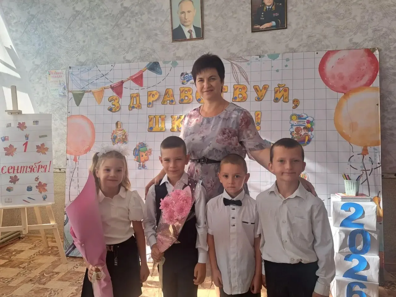 Сегодня утром школа торжественно встретила начало нового учебного года🏫👩‍🏫