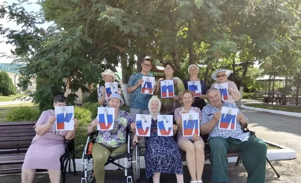 🇷🇺 С Днём России!
Гордимся нашей страной, её историей и людьми! 

Спасибо, Родина, за красоту, кот