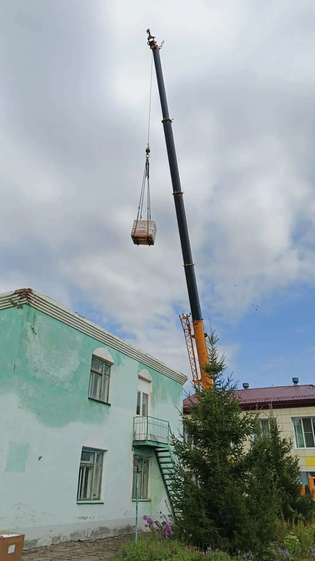 🏗 В детском саду "Малыш"  стартовали работы по восстановлению кровли