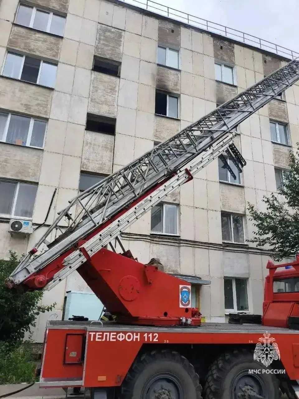 Шесть человек спасли из горящей квартиры в Уфе