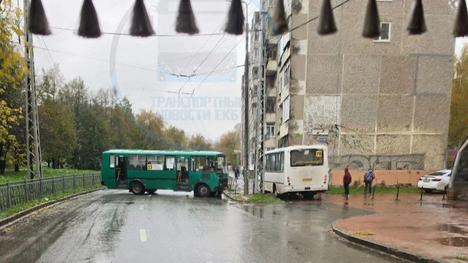 🚌 Автобус 55-го маршрута перекрыл движение на улице Инженерной