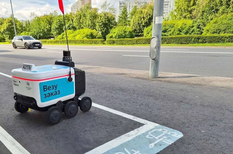 Помимо электросамокатов еще и роботы! 🤖