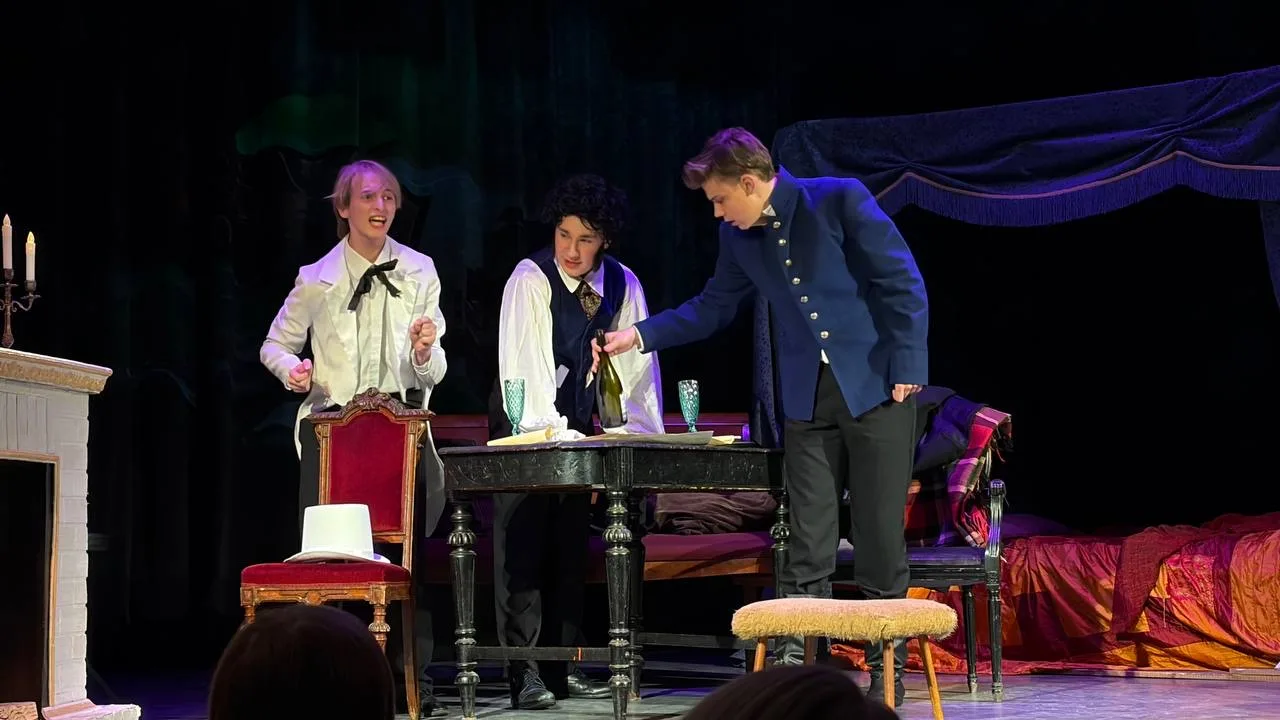 Финал «Живой сцены» — выступление состоялось! 🎭  Ученики 11 «Т» класса уже выступили на сцене ДДТ «Т
