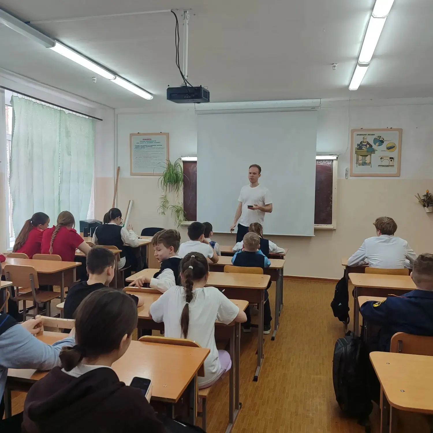 Сегодня у нас прошла встреча с активом школы!  ‎ ‎Мы обсудили мероприятия, которые будут проходить в