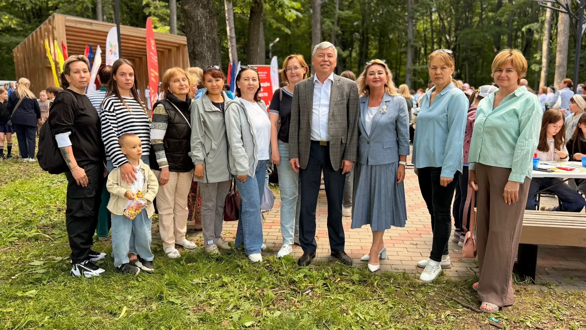 🎉Сегодня в Дубовой роще состоялся яркий и красочный праздник, посвящённый Дню Республи...