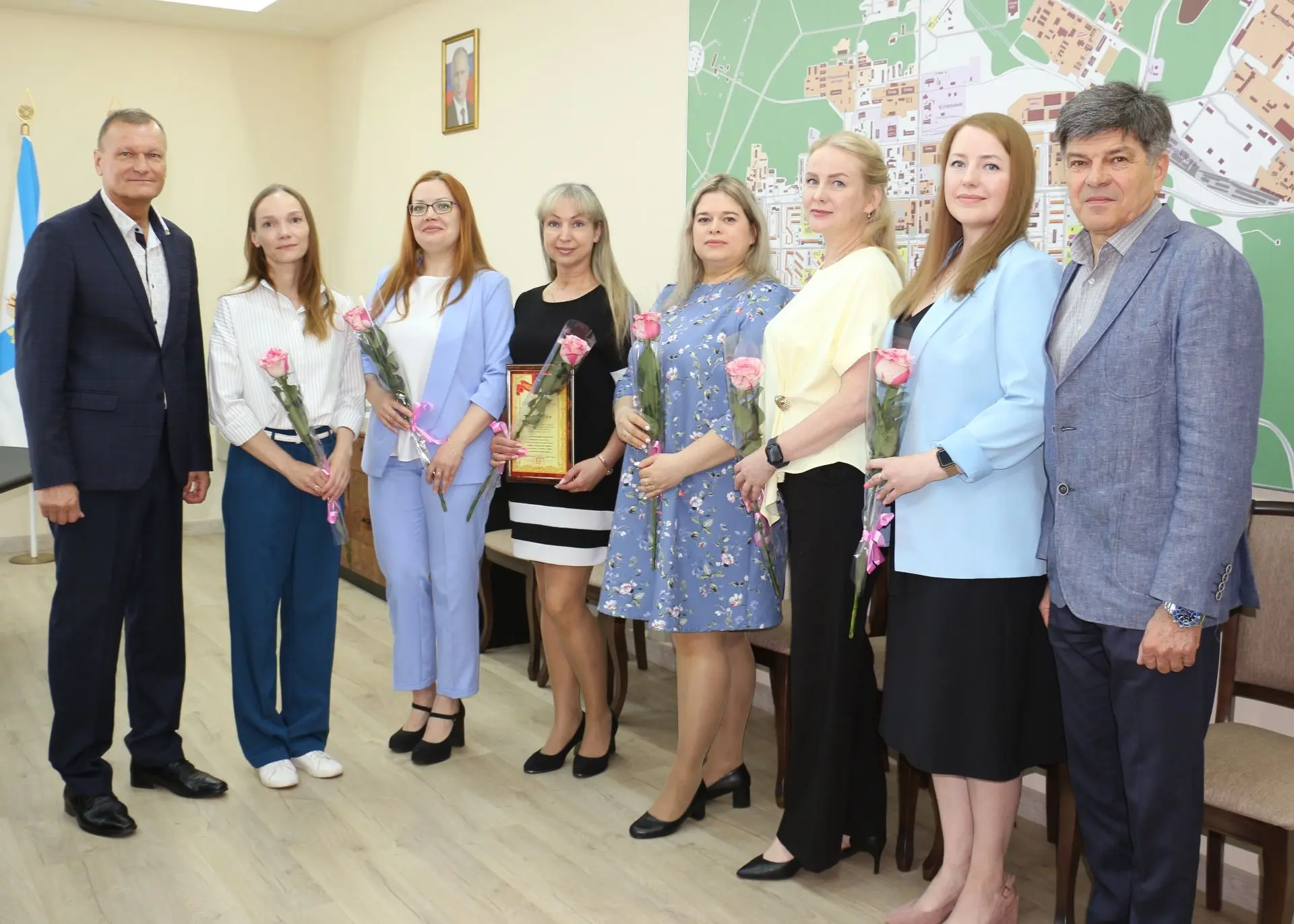 Сегодня в России отмечается День социального работника

Глава Мирного Юрий Сергеев поздравил сотрудн