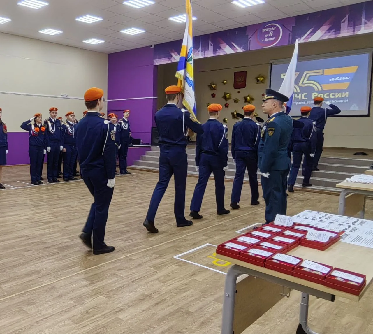 Торжественный развод кадетской пожарно-спасательной роты МЧС ✨  📆 Сегодня в актовом зале нашей школы