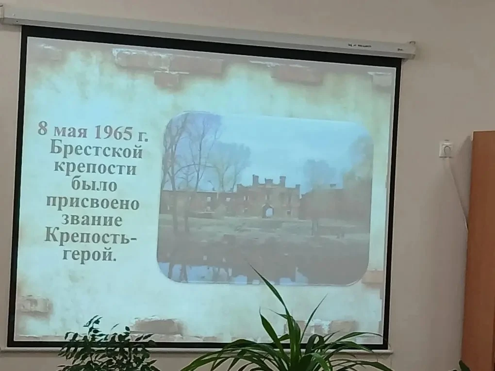 🎖️ Память о подвиге: Андрей Митрофанович Кижеватов — герой Брестской крепости.  В 10"Б" и 9"В" класс