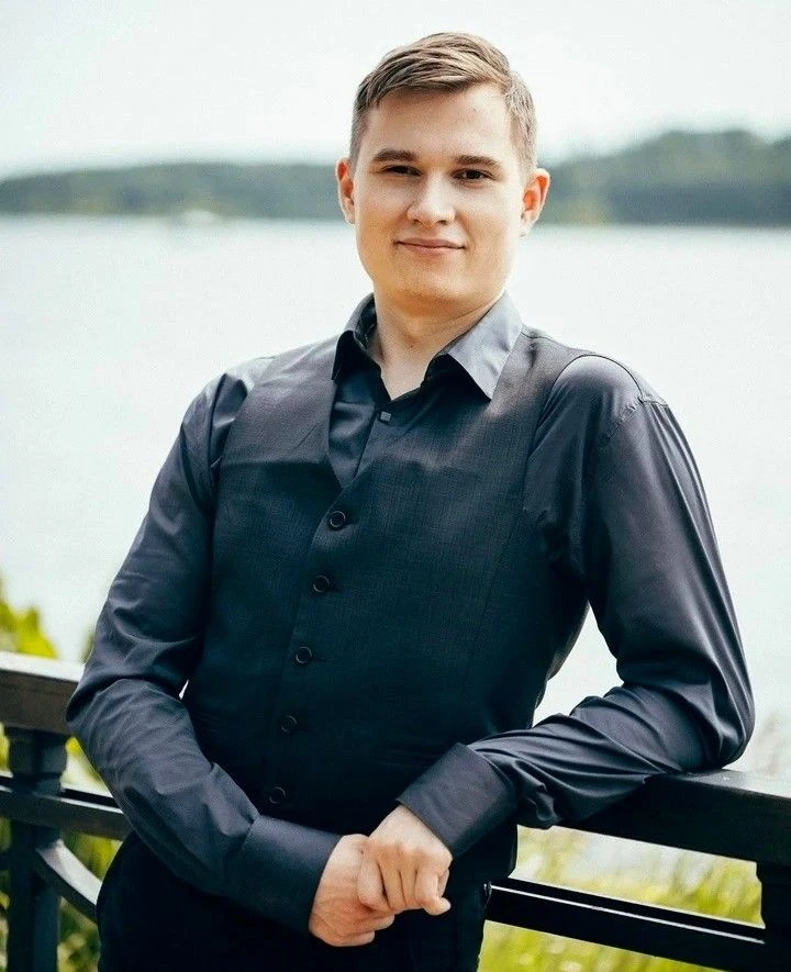 Михаил Ваганов: Через тернии к звездам

В этом учебном году Михаил Сергеевич Ваганов преподавал инфо