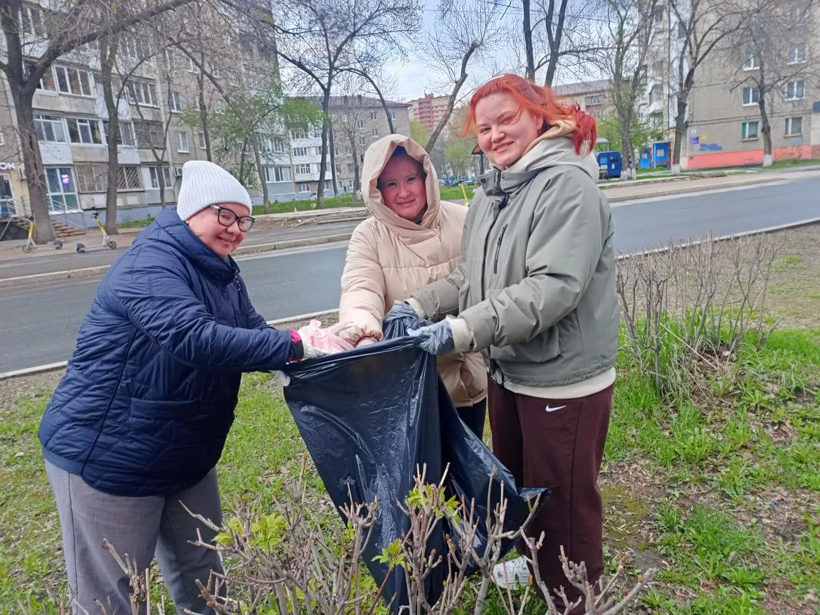 🧩🧹25 апреля наша школа приняла активное участие в общегоррдском субботнике.       Взяв все самое нео