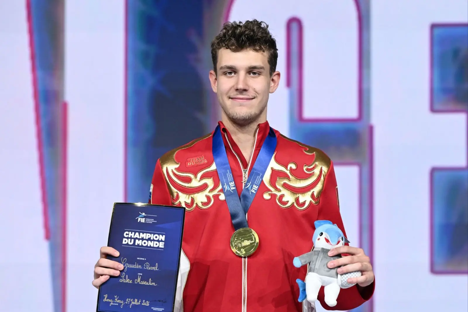 Наши фехтовальщики вышли на чемпионат мира в Гонконге - под российским флагом и с нашим гимном ! И с