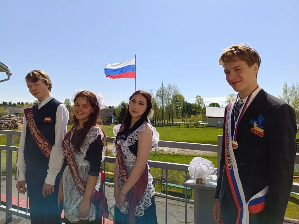 🎉Последние звонки в нашей школе: провожаем выпускников