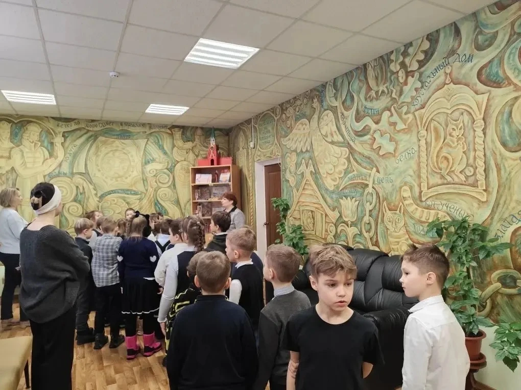 📚Посвящение в читатели  Путешествие первоклассников продолжается. Их пригласили в гости в детскую би