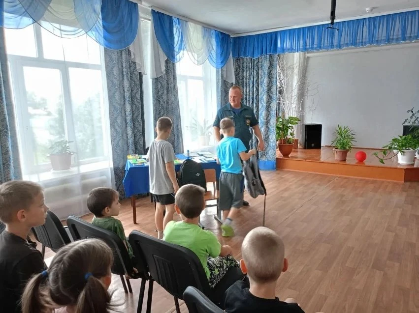 Воспитанников Кыринского социально-реабилитационного центра «Перекрёсток» с Днём знаний...