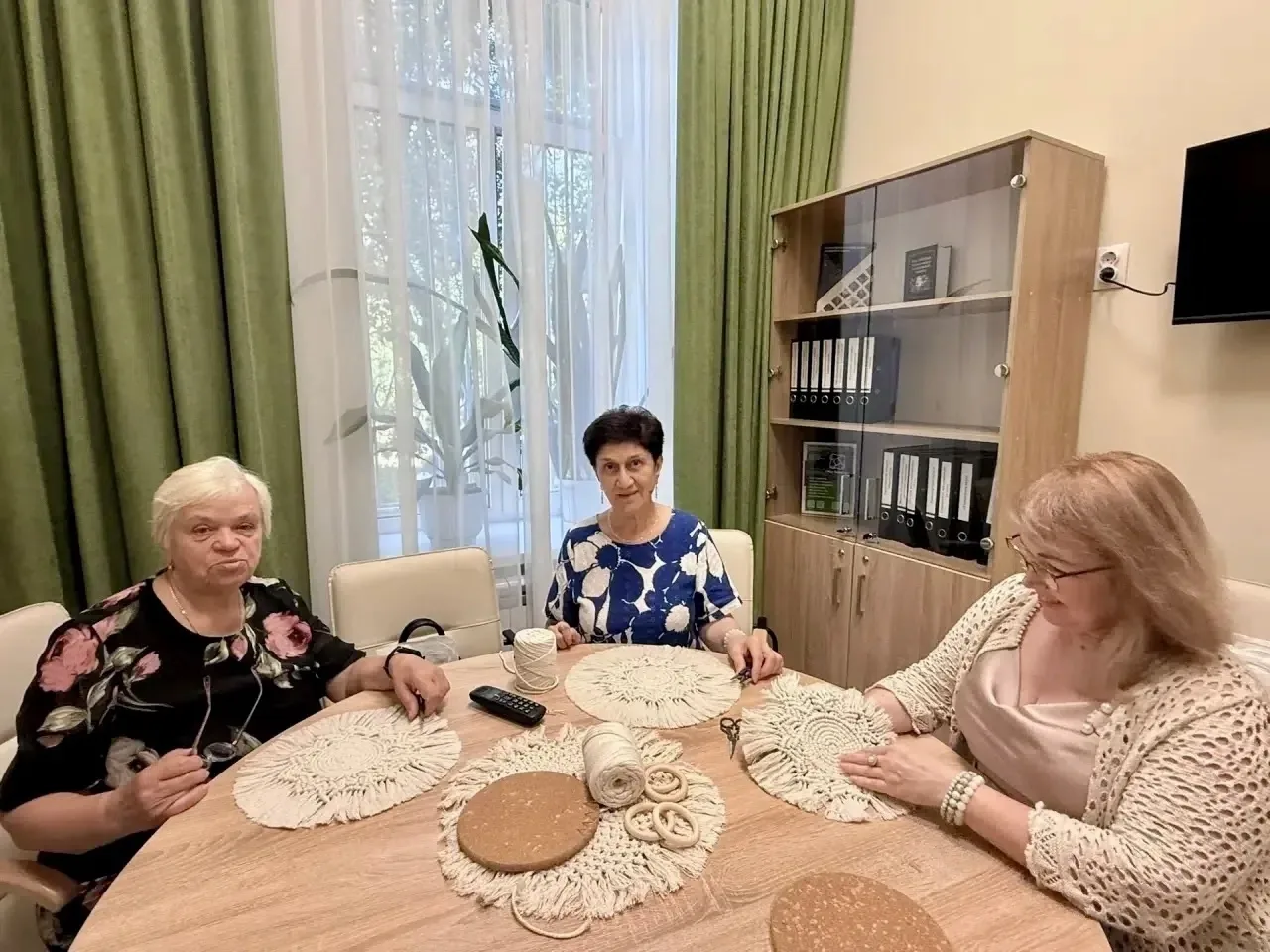 🌿✨ И снова мастер-класс по макраме✨🌿
Наши регулярные мастер-классы по макраме в ЦСОН Советского ра