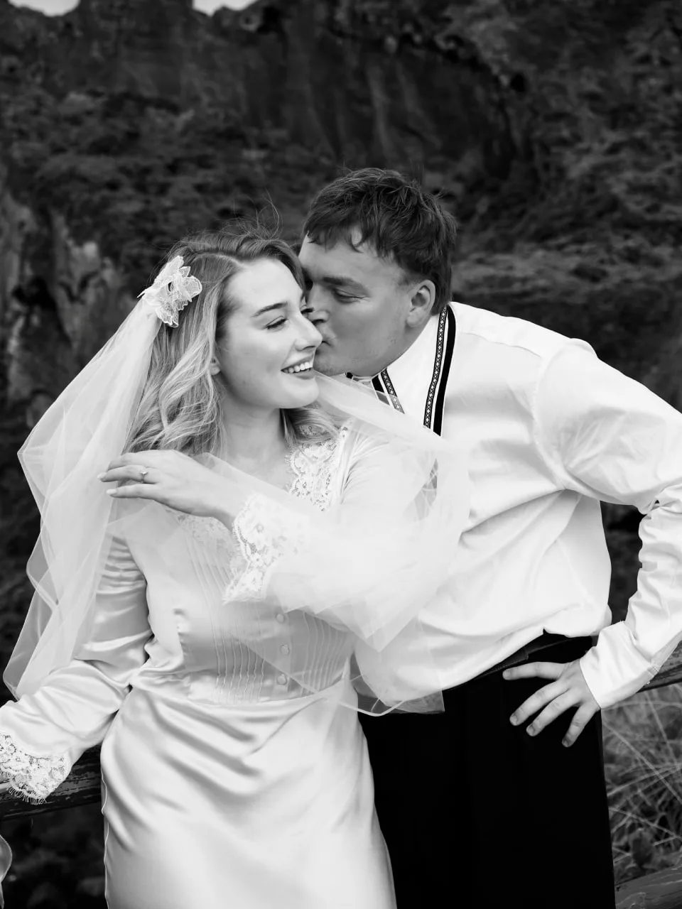 Комики Катя Вяликова и Леша Шальнов сыграли свадьбу

❤️ — поздравляем молодоженов!

Подпишись! 
Ссыл
