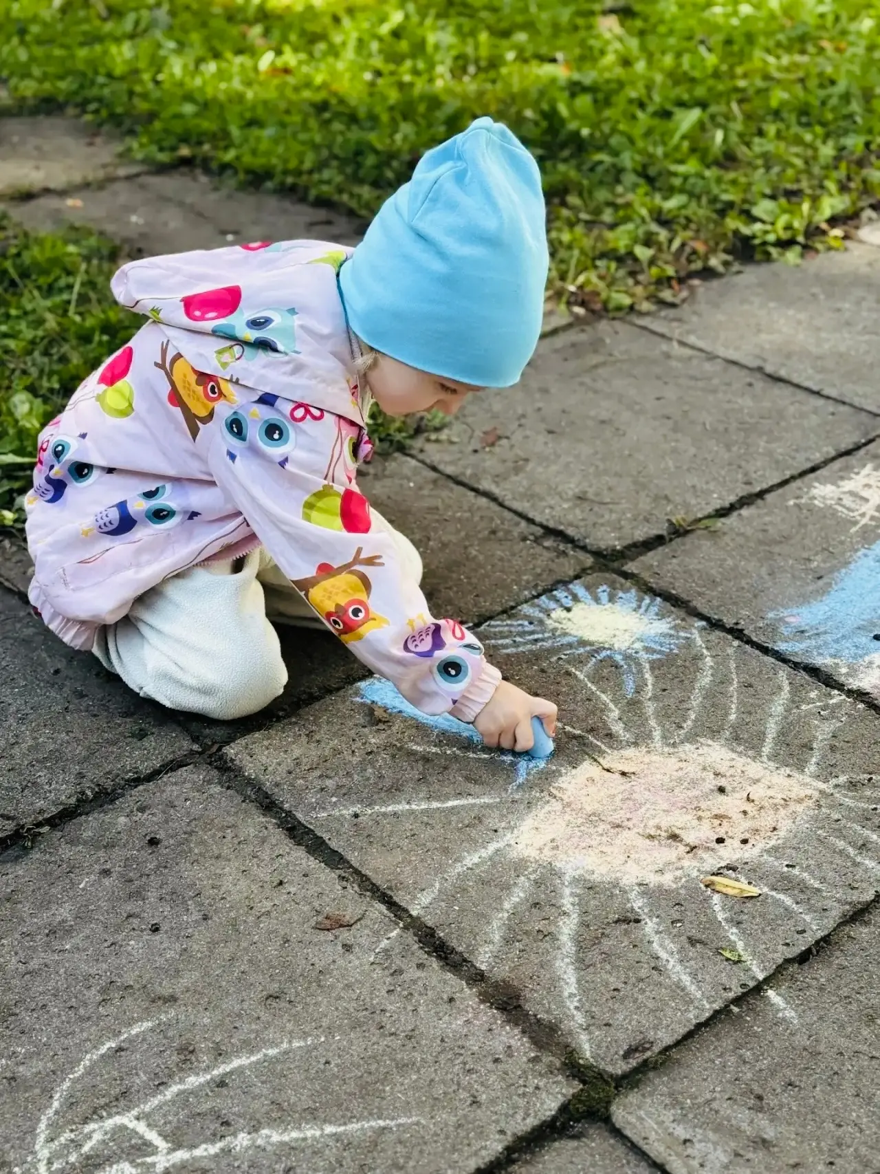 АСФАЛЬТ, КОТОРЫЙ ОЖИЛ, И НЕБО В РУКАХ: КАК ПРОШЛА НАША ПРОГУЛКА 🎨🚗🪂