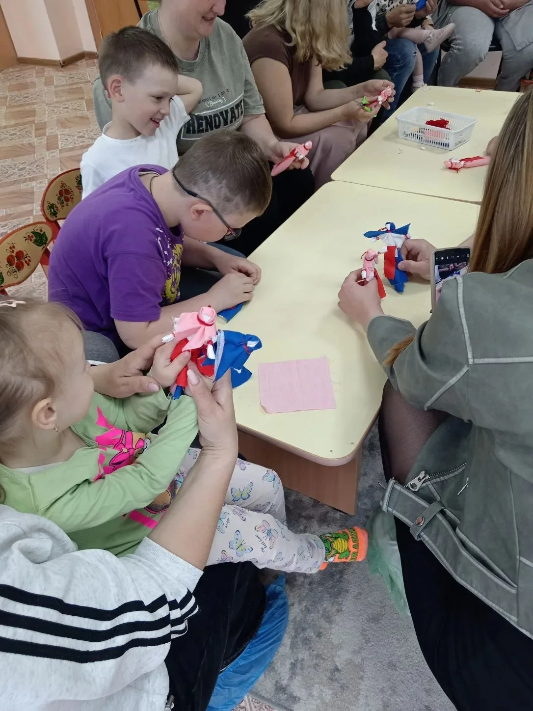 Сегодня в стенах нашего детского сада прошел увлекательный мастер - класс по изготовлен...