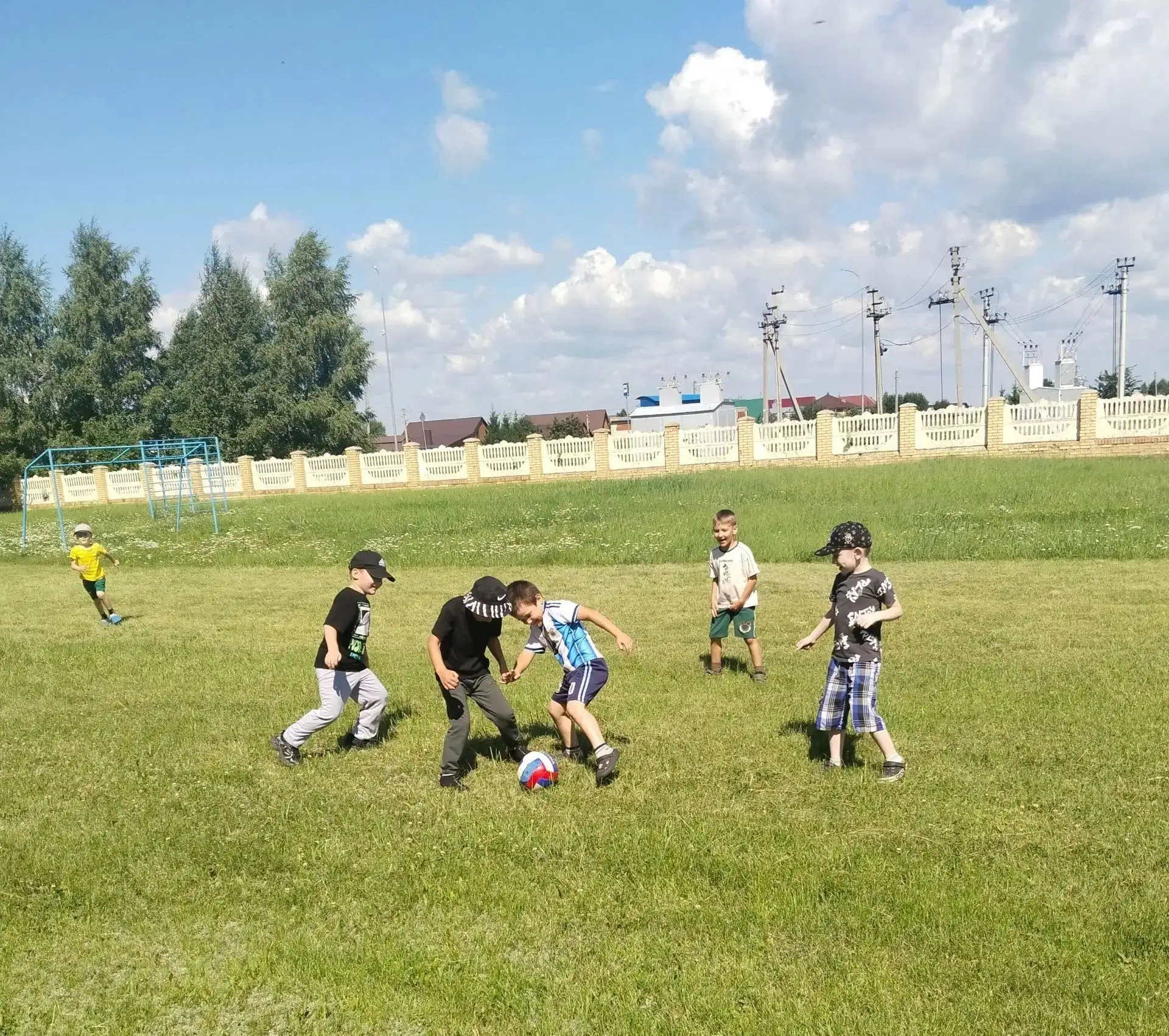 ☀️ Летний день со спортивным настроением

В старшей группе детского сада при школе №4 прошли спортив