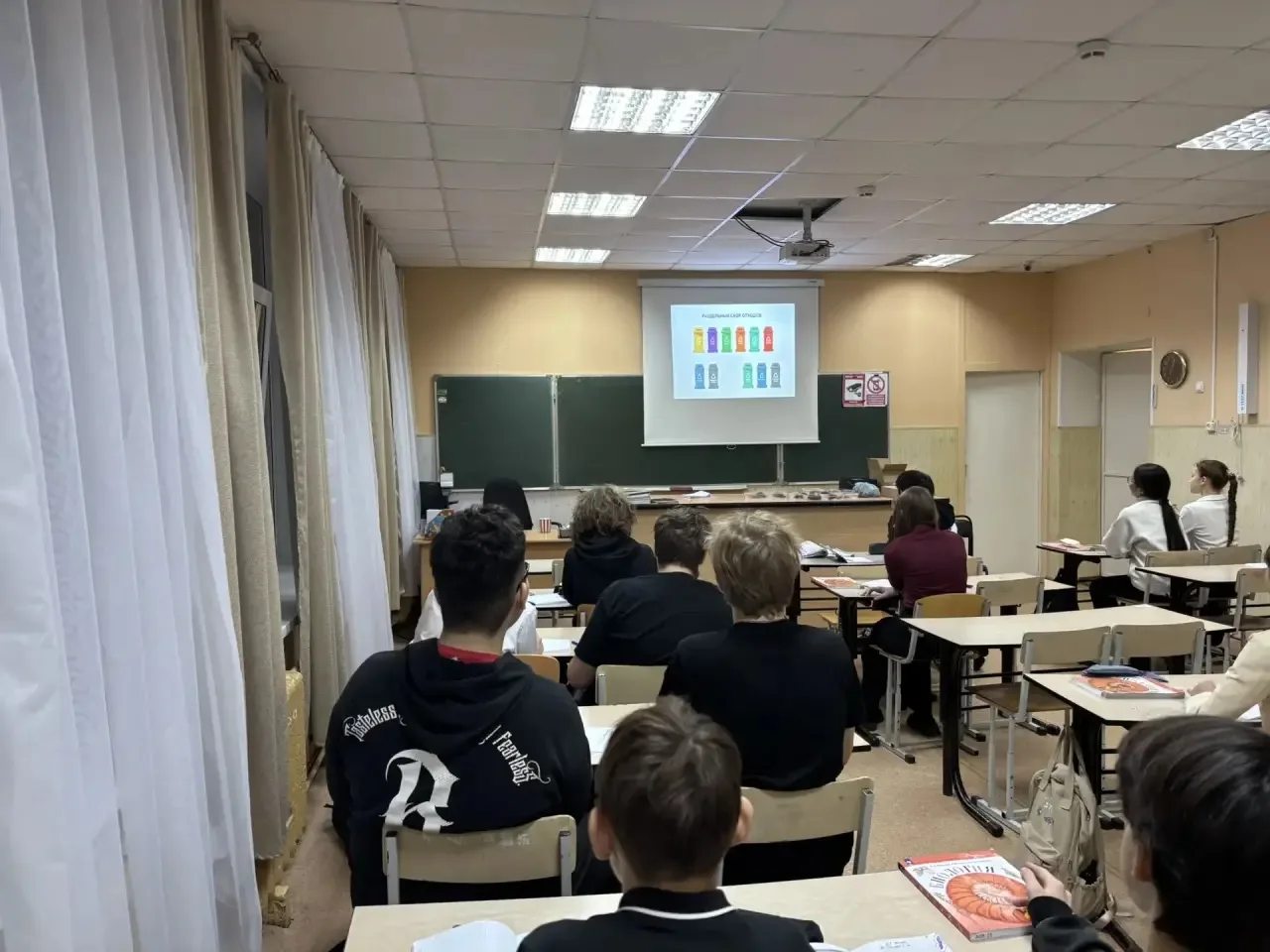 Серия экологических уроков «Разделяй с нами»: отзыв волонтера  Совсем недавно наша школа провела сер