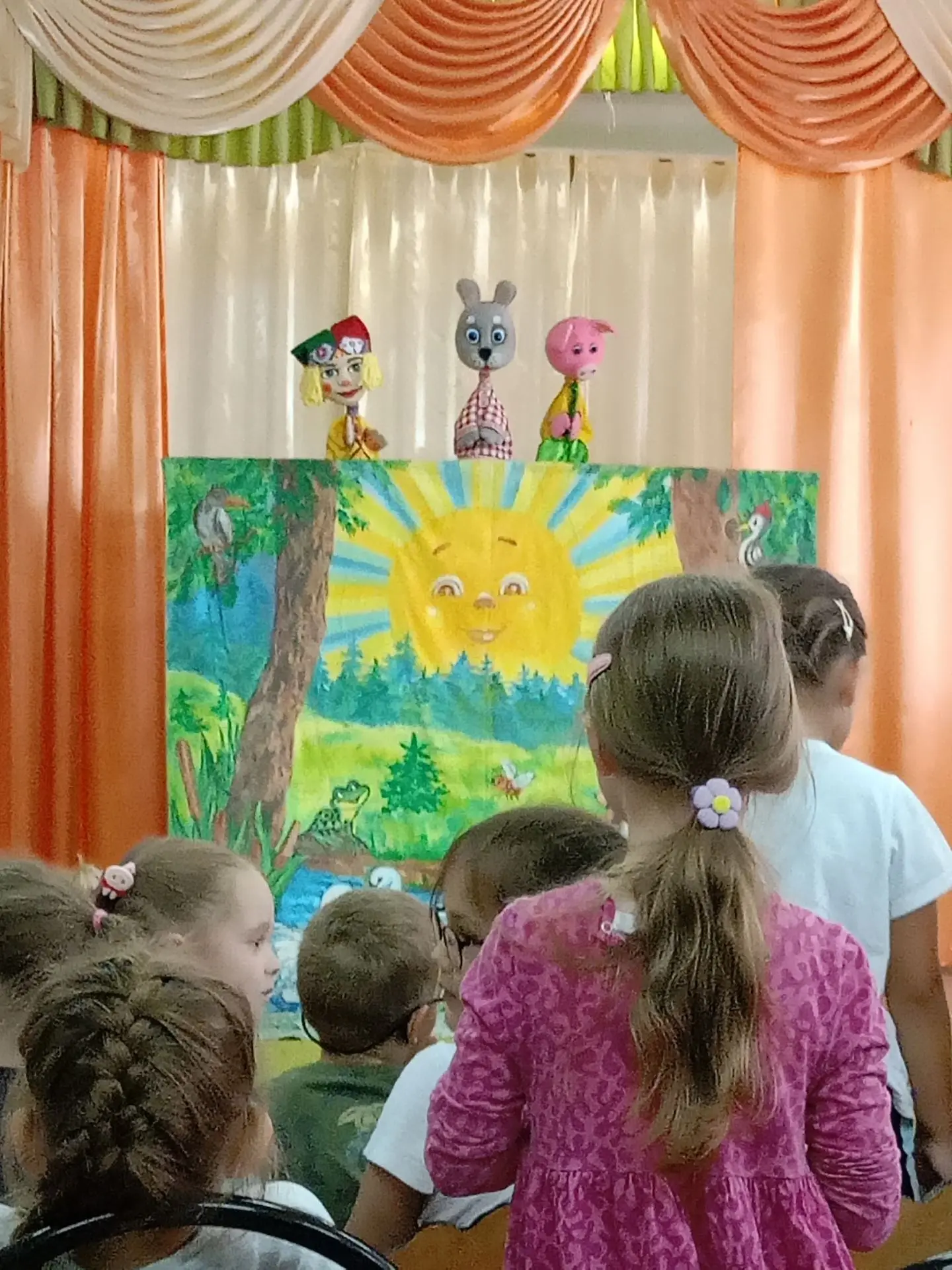 🎭 Сказочное путешествие в детский сад! 🎭

В четверг, 9 июля 2026 года, малыши нашего детского сада