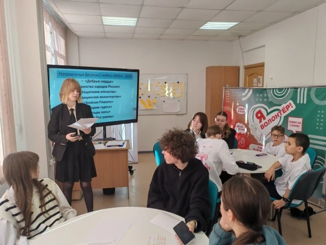 Юность творит добро!🌟  Наши замечательные активистки достойно представили школу на Районной встрече 