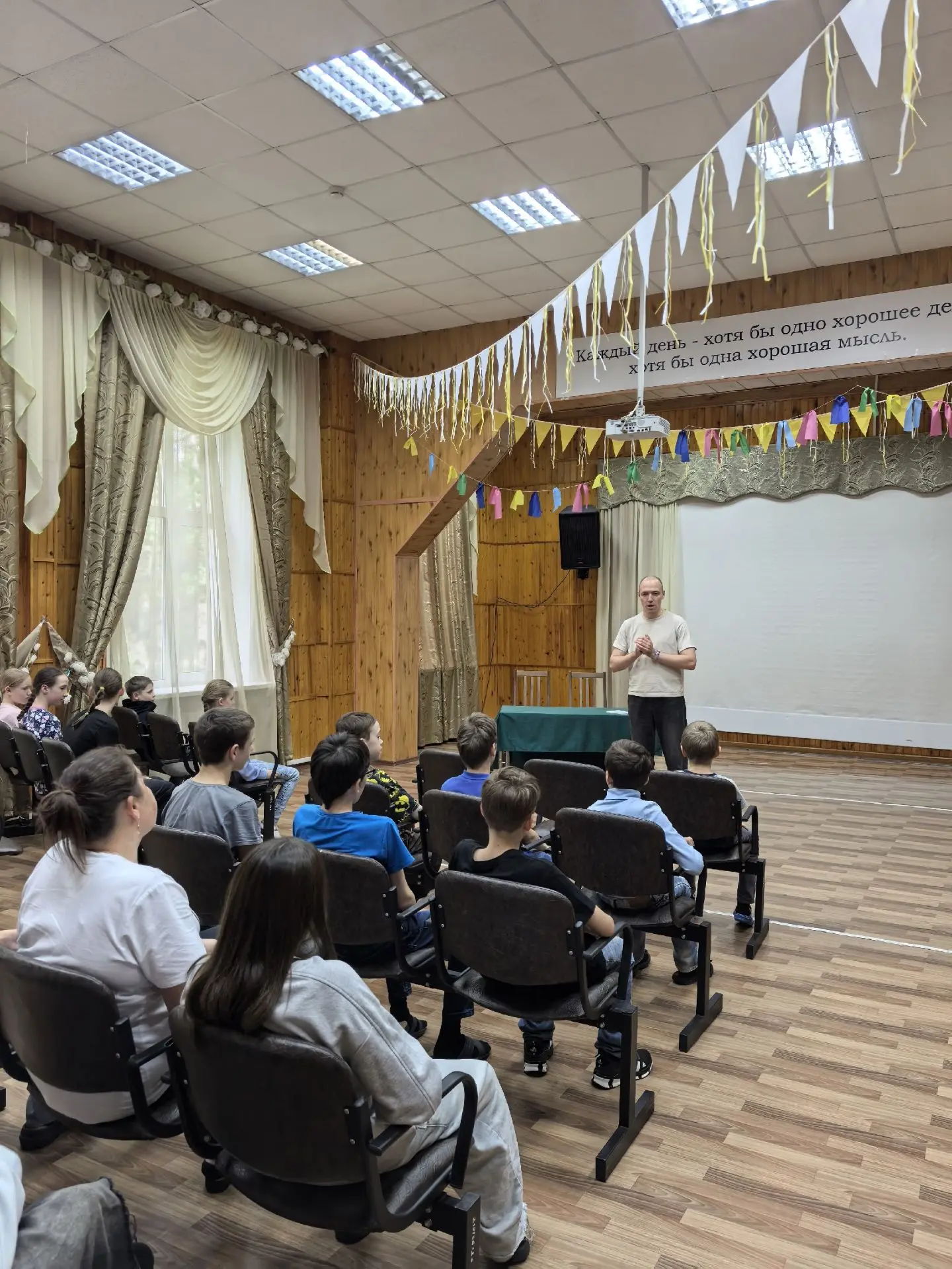 🎭 Ресурсный центр постинтернатного сопровождения и работы с замещающими семьями организовал для вос