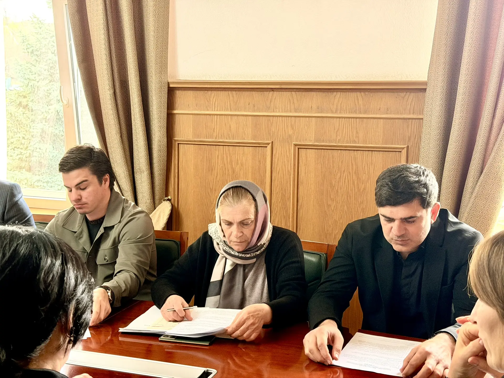 🌍Глава Новолакского района Мамати Гамзатов провел еженедельное совещание по актуальным вопросам  Гла