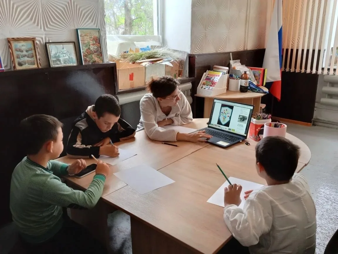 В МБУ «Павлопольский СДК» проведён час изобразительного искусства "Герб моей семьи", пр...