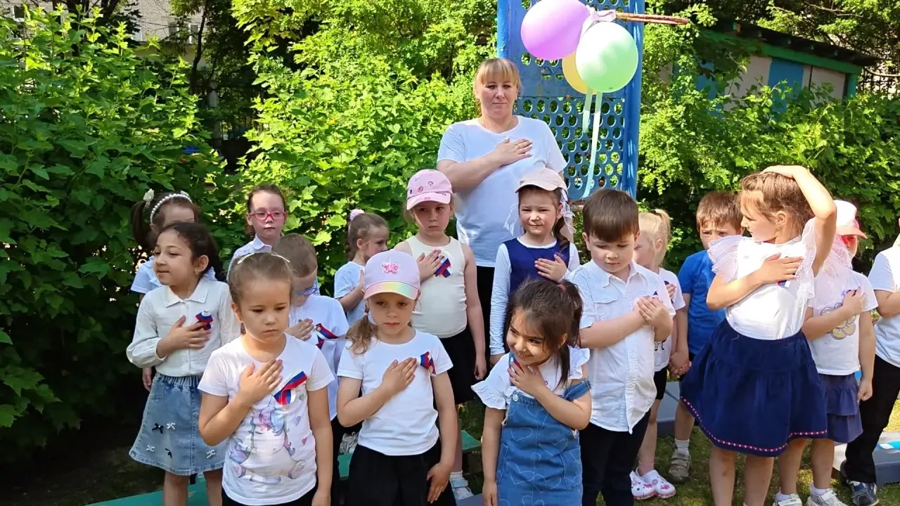 В дошкольном отделении №2 прошел патриотический праздник, посвященный Дню России

 В преддверии глав