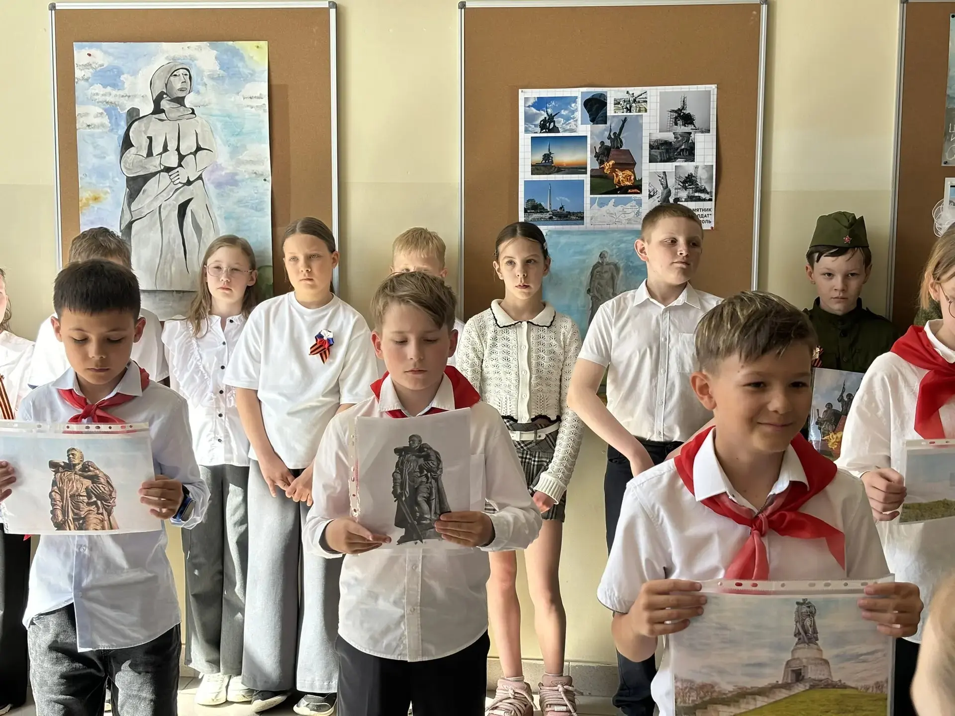 ⭐Обучающиеся 4-х классов нашей школы стали настоящими экскурсоводами — они провели для школьников и 