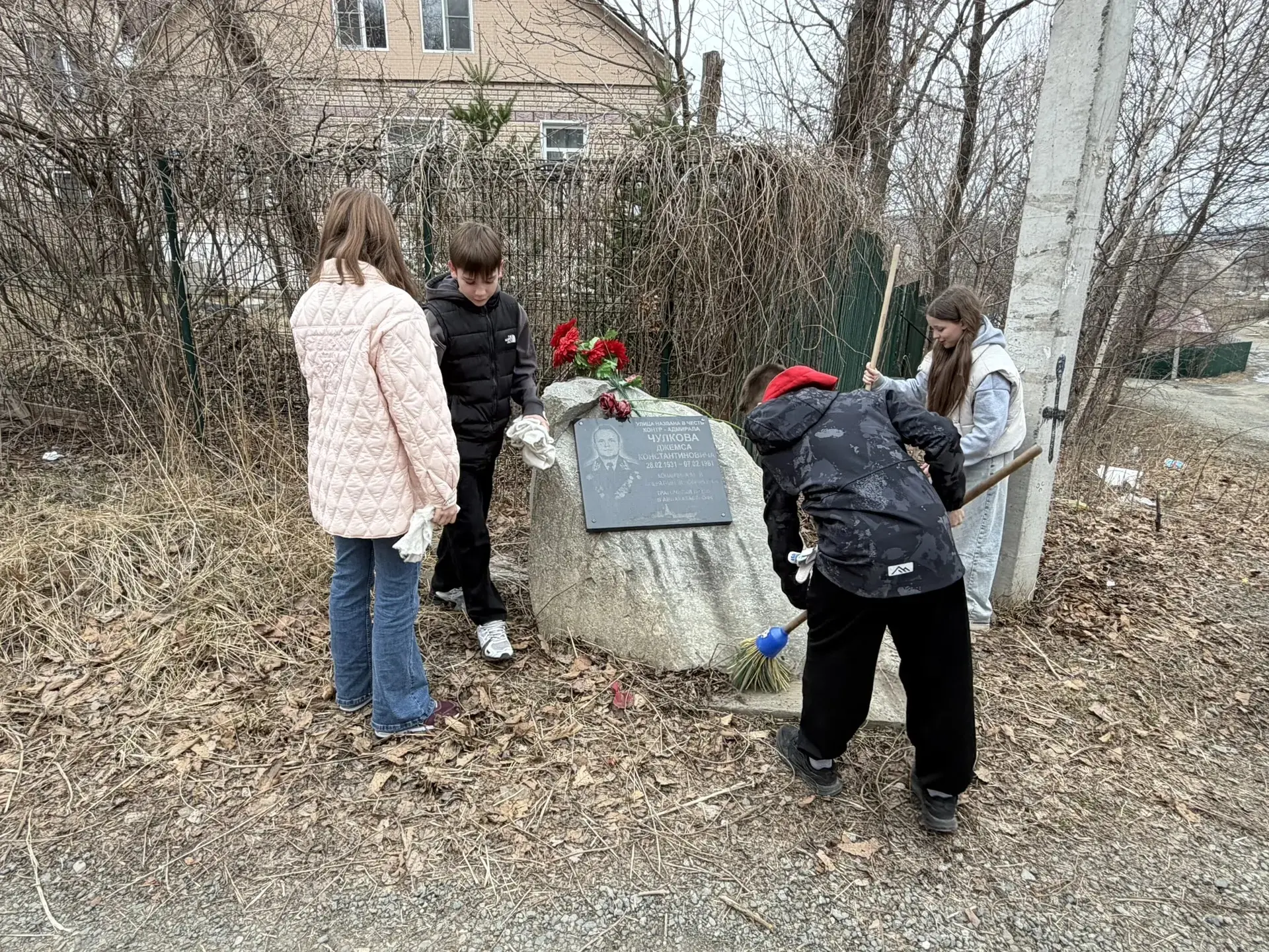 🌿 ВОЛОНТЁРСКИЙ ОТРЯД ГИМНАЗИСТОВ: ДОБРЫЕ ДЕЛА ПРОДОЛЖАЮТСЯ!  👥 Наши юные волонтёры совместно с совет